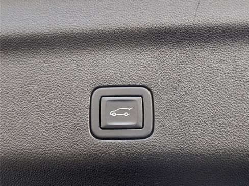 Used 2023 Chevrolet Suburban Premier w/ Premium Package image 31