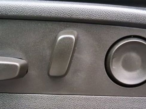 Used 2023 GMC Yukon XL SLT w/ SLT Premium Package image 17