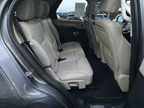 Used 2017 Land Rover Discovery HSE image 33