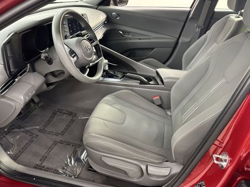 Used 2023 Hyundai Elantra SEL image 2