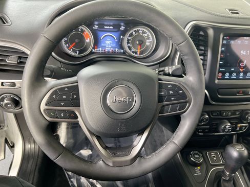 Used 2022 Jeep Cherokee Latitude Lux w/ Sun & Sound Group AWD/4WD image 11