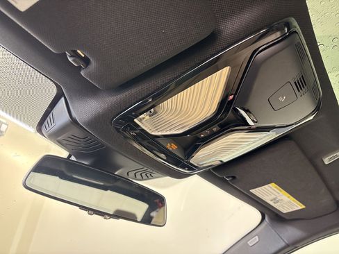 Used 2018 BMW 530e w/ Premium Package 2 image 18