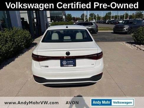 Used 2025 Volkswagen Jetta SE w/ Sunroof Package FWD image 7