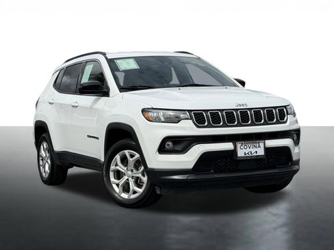 Used 2024 Jeep Compass Latitude AWD/4WD image 2