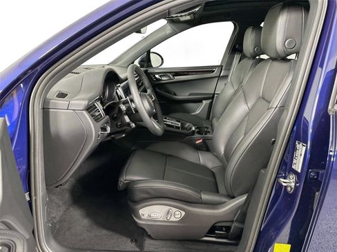 Certified 2026 Porsche Macan AWD/4WD image 5