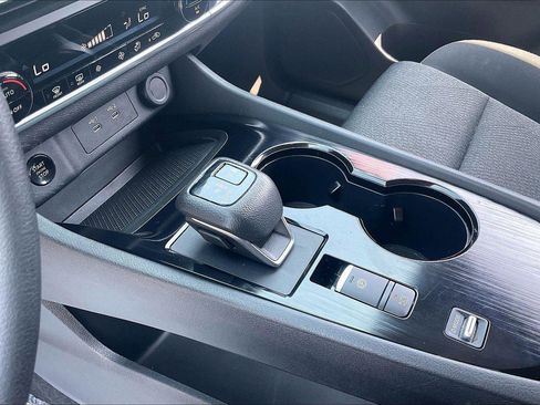 Certified 2024 Nissan Rogue SV FWD image 16