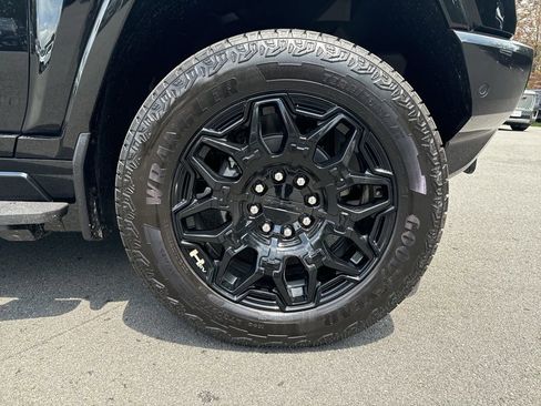 New 2025 GMC Hummer EV 2X image 9