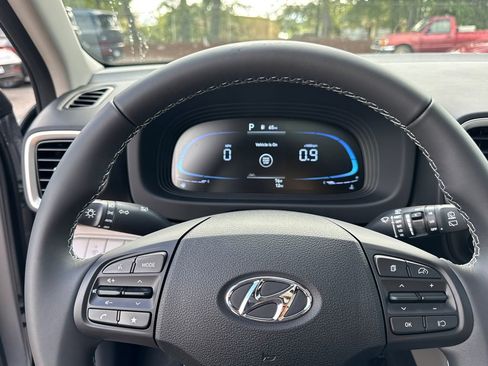 New 2025 Hyundai Venue SEL image 18