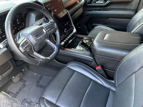 Used 2025 GMC Yukon Denali AWD/4WD image 9