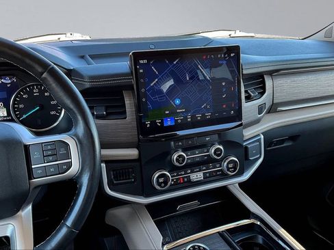 Used 2024 Ford Expedition Limited image 10