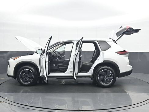 Used 2024 Nissan Rogue SV AWD/4WD image 38