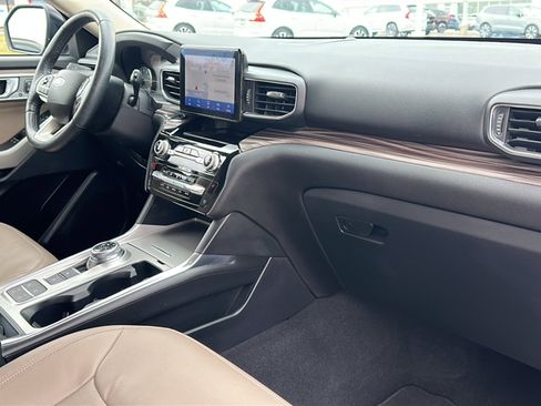 Used 2022 Ford Explorer Limited w/ Equipment Group 301A image 21