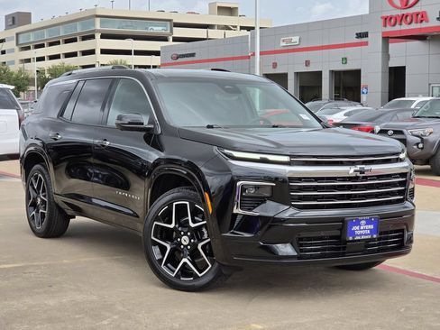 Used 2026 Chevrolet Traverse High Country w/ LPO, Floor Liner Package FWD image 2