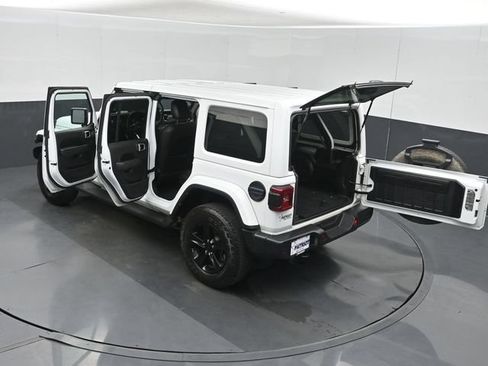 Used 2022 Jeep Wrangler Unlimited Sahara AWD/4WD image 58