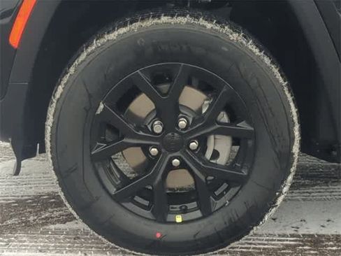 New 2025 Jeep Grand Cherokee Laredo image 14