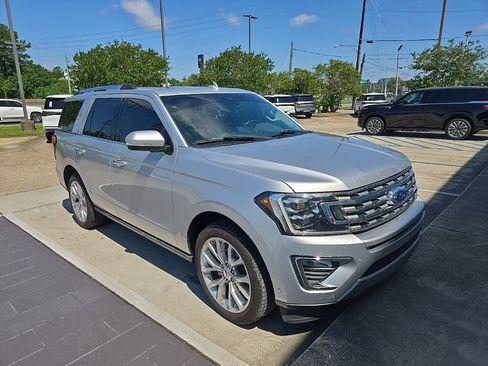 Used 2019 Ford Expedition Limited w/ Equipment Group 302A RWD image 3