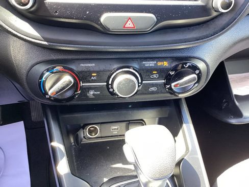 Used 2023 Kia Soul LX w/ LX Technology Package FWD image 22