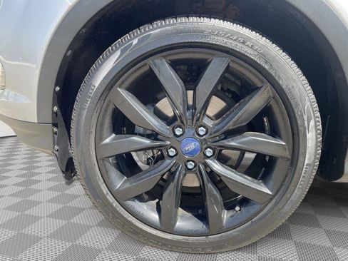 Used 2018 Ford Escape SE w/ SE Sport Appearance Package FWD image 19