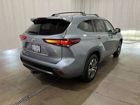 Certified 2024 Toyota Highlander XLE AWD/4WD image 4