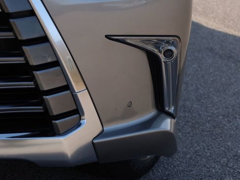 Used 2021 Lexus LX 570 4WD w/ 3rd Row & Luxury Pkg image 20