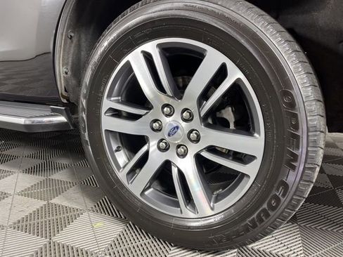 Used 2023 Ford Expedition Limited image 13