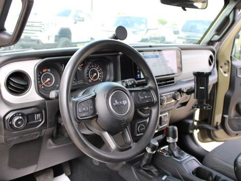 Used 2025 Jeep Wrangler Sport AWD/4WD image 15