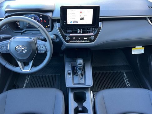 Used 2026 Toyota Corolla Cross LE image 11