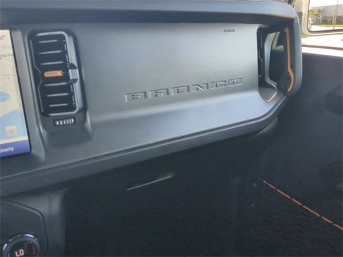 Used 2024 Ford Bronco Badlands image 17
