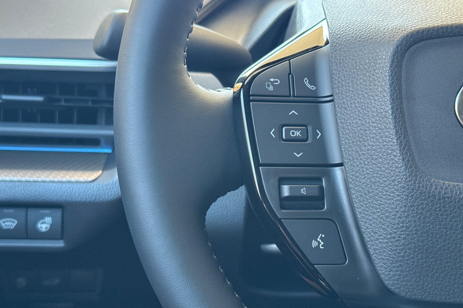 New 2027 Toyota Prius Limited w/ Limited Premium Package FWD image 28