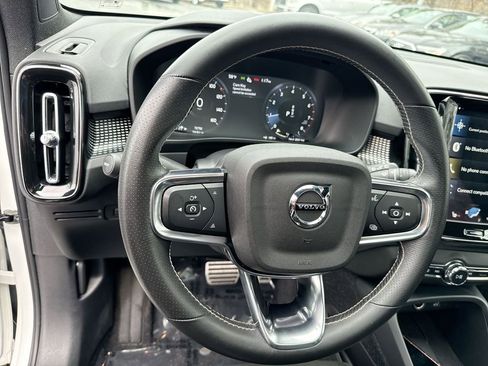 Used 2021 Volvo XC40 T5 R-Design w/ Advanced Package image 11