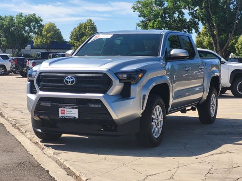 Certified 2025 Toyota Tacoma SR5 AWD/4WD image 4