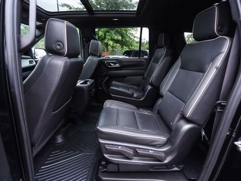 Used 2023 Chevrolet Suburban Premier AWD/4WD image 51