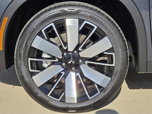 New 2025 Mitsubishi Outlander SE image 7