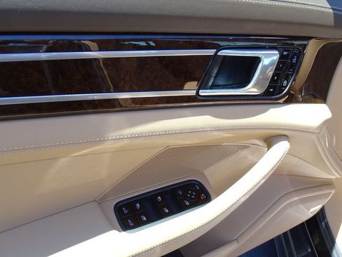 Used 2020 Porsche Panamera RWD image 16