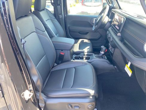 New 2026 Jeep Gladiator Sport AWD/4WD image 16