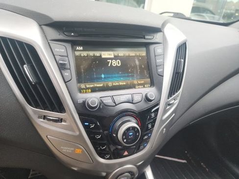 Used 2014 Hyundai Veloster w/ Technology Package 03 FWD image 14