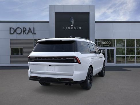 New 2026 Lincoln Navigator Reserve AWD/4WD image 8