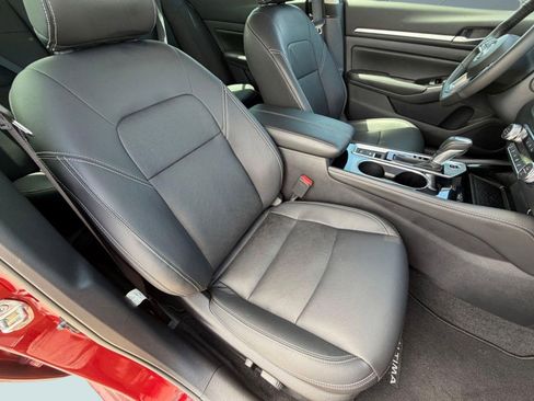 Used 2025 Nissan Altima 2.5 SL FWD image 12