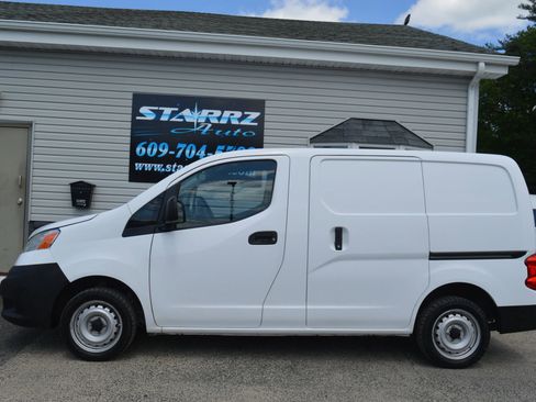 Used 2015 Nissan NV200 S w/ Back Door Glass Package image 2