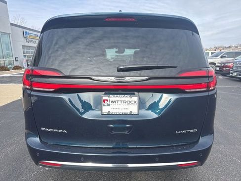 Used 2024 Chrysler Pacifica Limited image 8