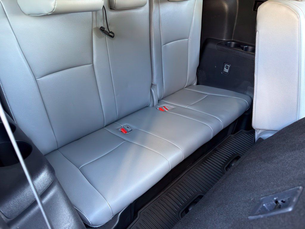 Used 2021 Toyota Highlander Limited FWD image 25