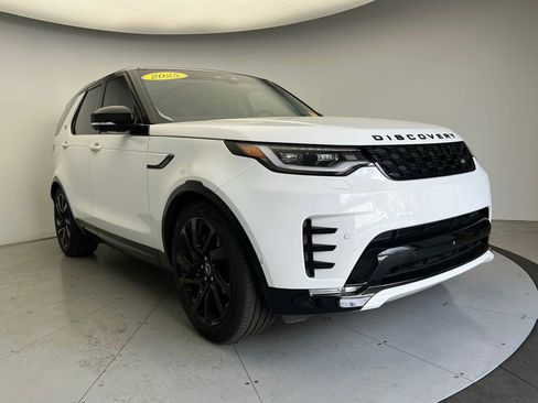 Used 2025 Land Rover Discovery Dynamic SE image 2