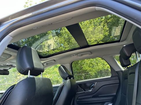 Used 2022 Lincoln Corsair AWD w/ Premium Package image 18