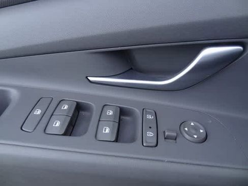 Used 2023 Hyundai Elantra SEL image 14