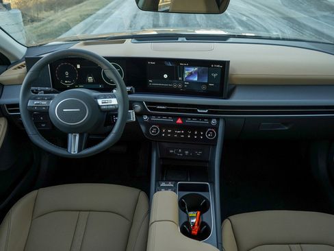 New 2025 Hyundai Sonata Limited image 11