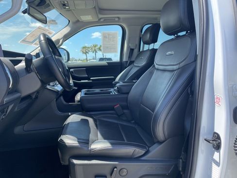 Used 2025 Ford Expedition Platinum AWD/4WD image 7
