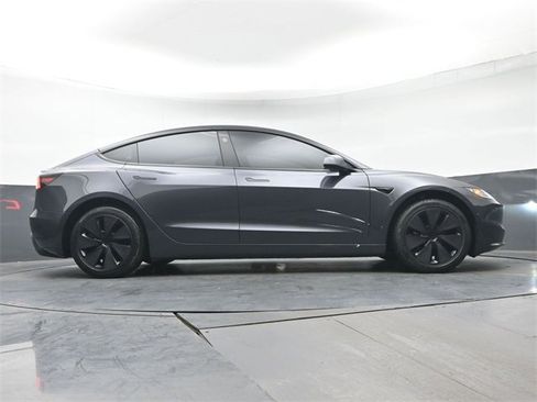 Used 2025 Tesla Model 3 image 31