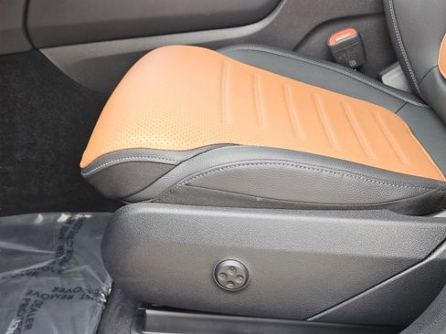 Certified 2025 Mercedes-Benz GLC 300 4MATIC image 15