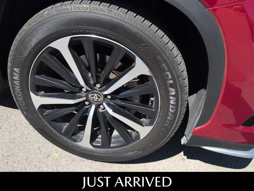 Used 2022 Toyota Highlander XSE AWD/4WD image 3