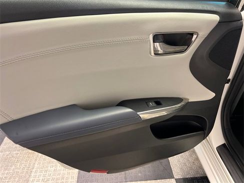 Used 2015 Toyota Avalon XLE Touring image 17